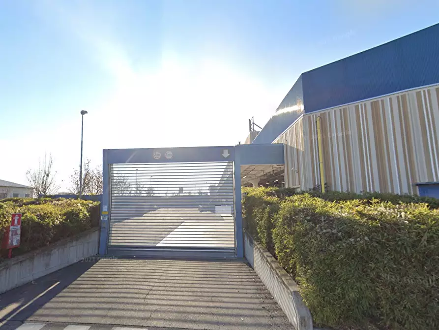 Immagine 9 di Negozio in vendita  in Via Conte Rossi di Montelera  a Chieri