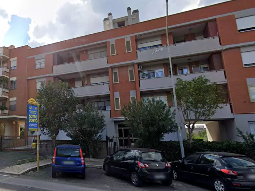 Immagine 8 di Negozio in vendita  in Via Enrico Berlinguer  a Civitavecchia