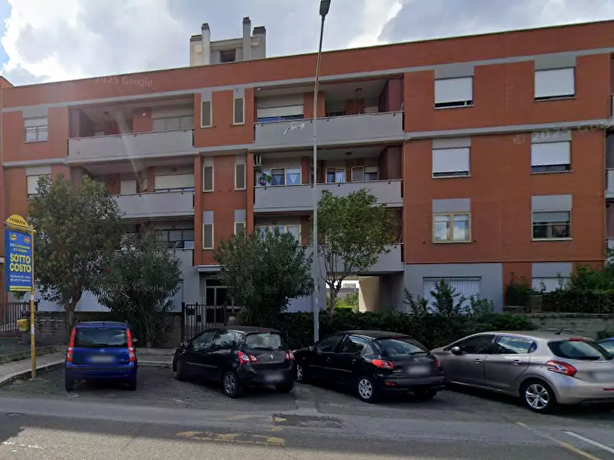 Immagine 11 di Negozio in vendita  in Via Enrico Berlinguer  a Civitavecchia