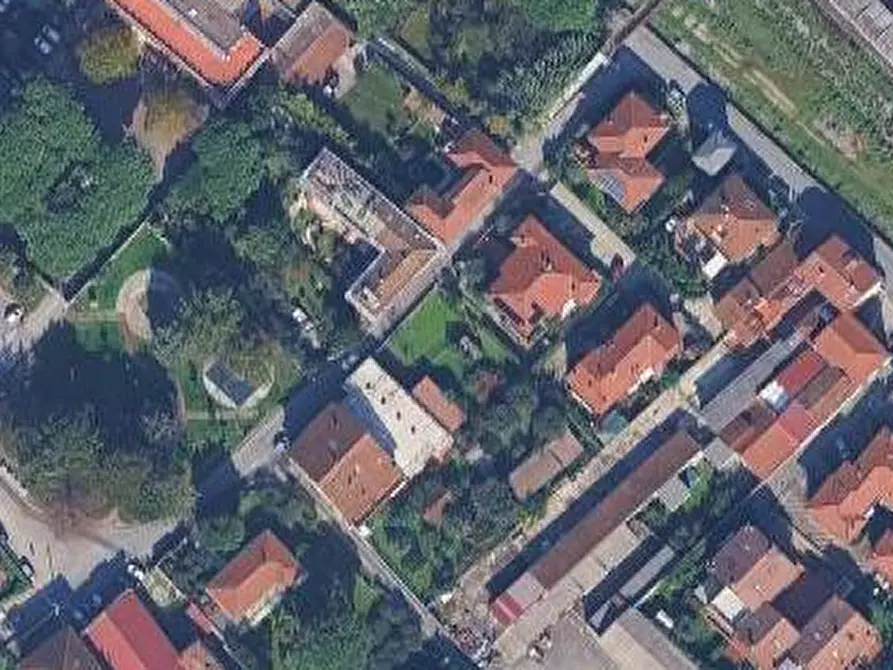 Immagine 1 di Magazzino in vendita  in Via Quercioli a Massa