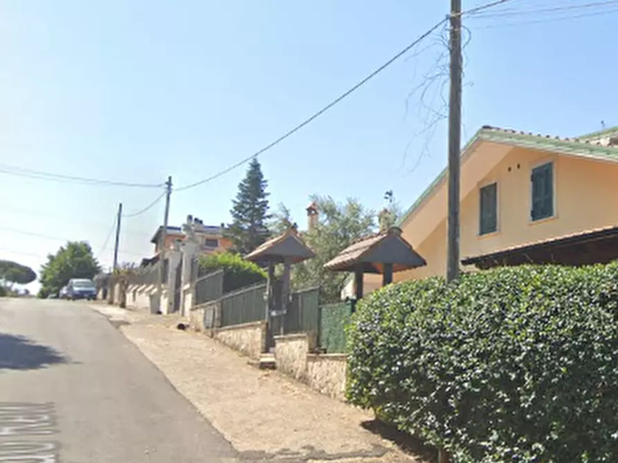 Immagine 17 di Villa in vendita  in Via Guido Reni a Guidonia Montecelio