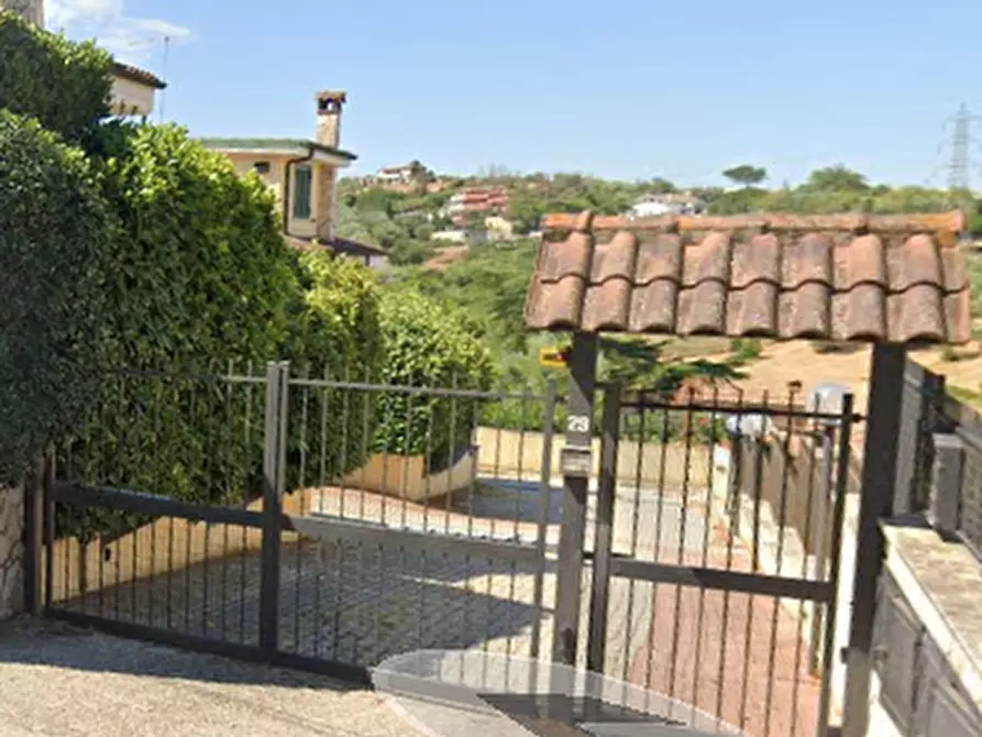 Immagine 24 di Villa in vendita  in Via Guido Reni a Guidonia Montecelio