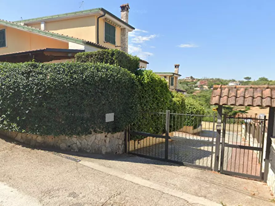 Immagine 25 di Villa in vendita  in Via Guido Reni a Guidonia Montecelio