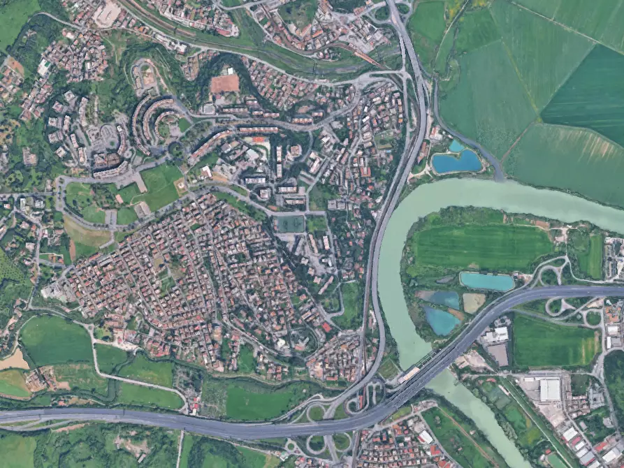 Immagine 4 di Garage in vendita  in Via Sirmione a Roma