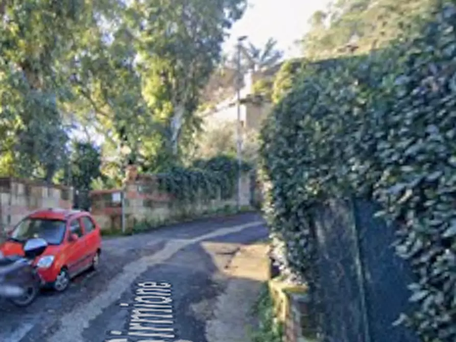 Immagine 8 di Garage in vendita  in Via Sirmione a Roma