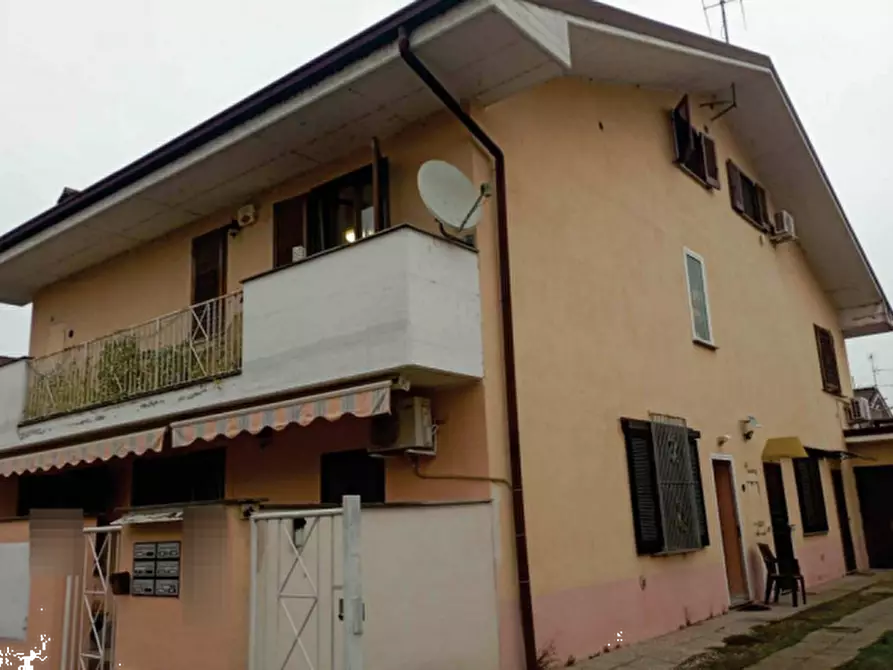 Immagine 2 di Appartamento in vendita  in Via Grazia Deledda a Tromello