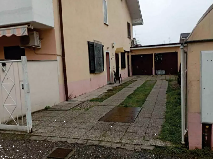 Immagine 7 di Appartamento in vendita  in Via Grazia Deledda a Tromello