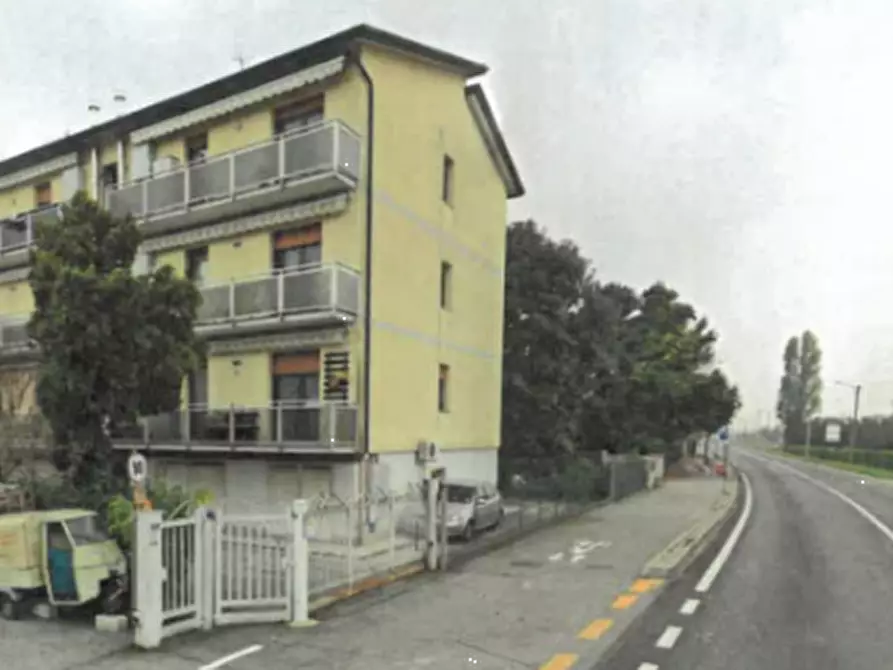 Immagine 1 di Garage in vendita  in Via Triestina a Venezia