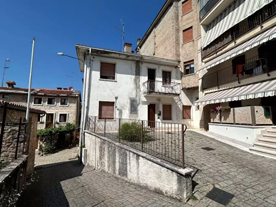 Immagine 1 di Porzione di casa in vendita  in Via Borgo Paglia  a Cerro Veronese