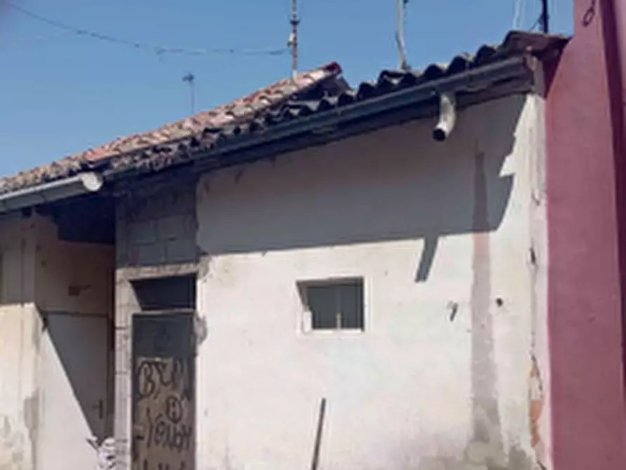 Immagine 9 di Porzione di casa in vendita  in Via Claudia Antoni Traversi a Sannazzaro De' Burgondi