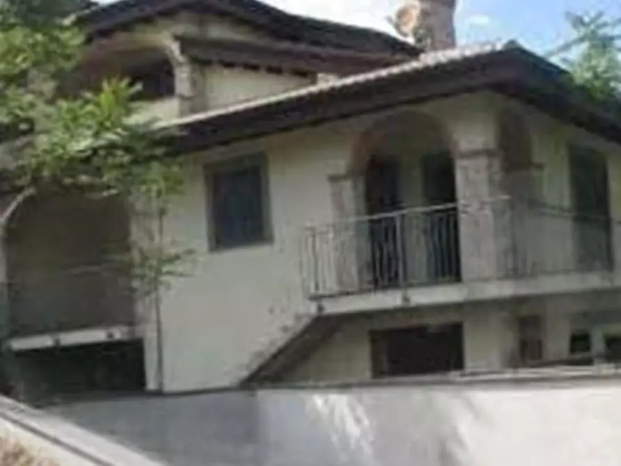 Immagine 4 di Villa in vendita  in Vicolo San Matteo a Roma