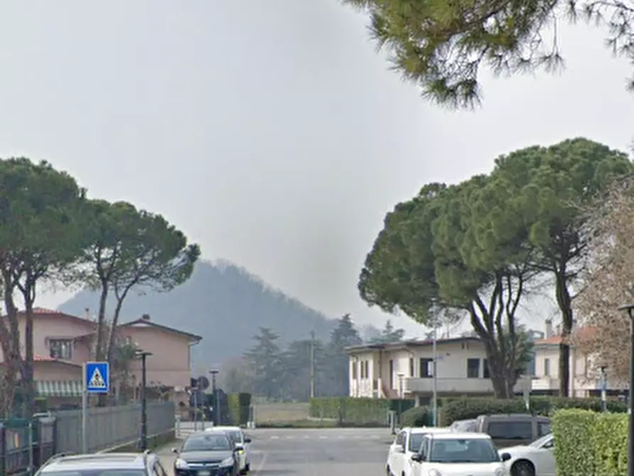 Immagine 4 di Magazzino in vendita  in Via Carducci a Montegrotto Terme