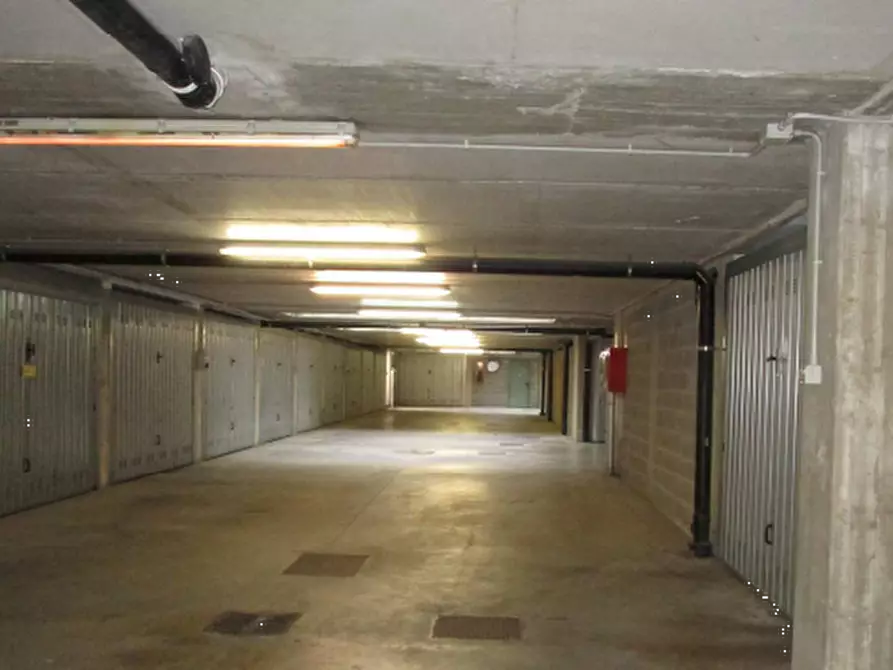 Immagine 4 di Negozio in vendita  in Viale Toscana a Cologno Monzese