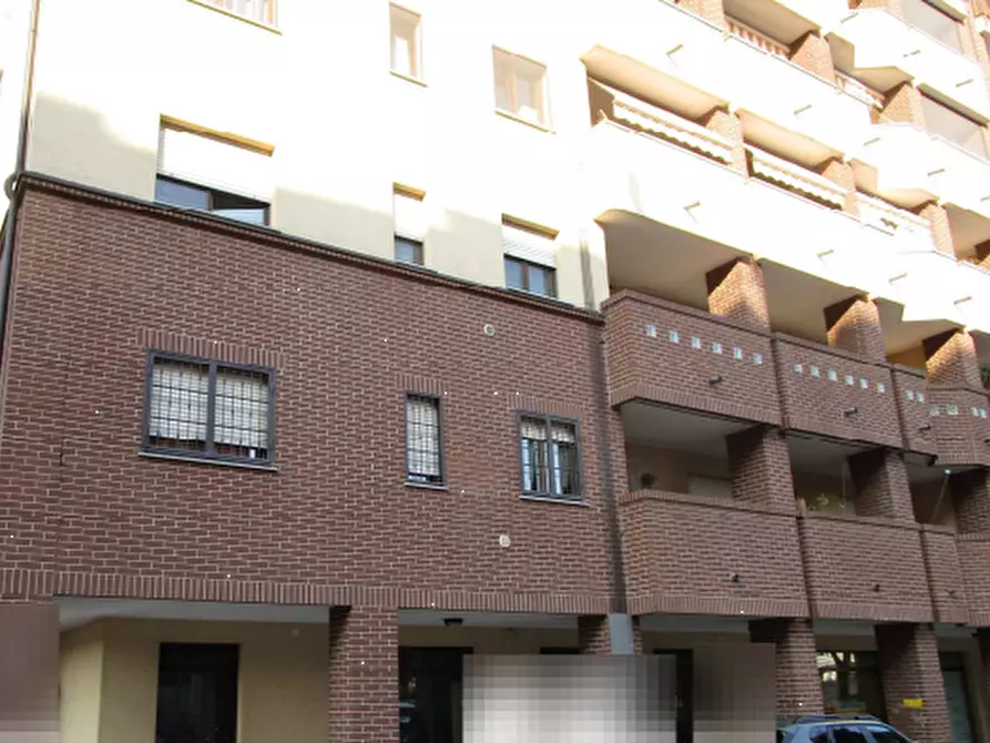 Immagine 2 di Negozio in vendita  in Viale Toscana a Cologno Monzese