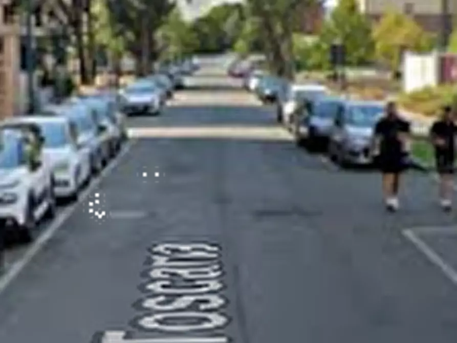 Immagine 9 di Negozio in vendita  in Viale Toscana a Cologno Monzese