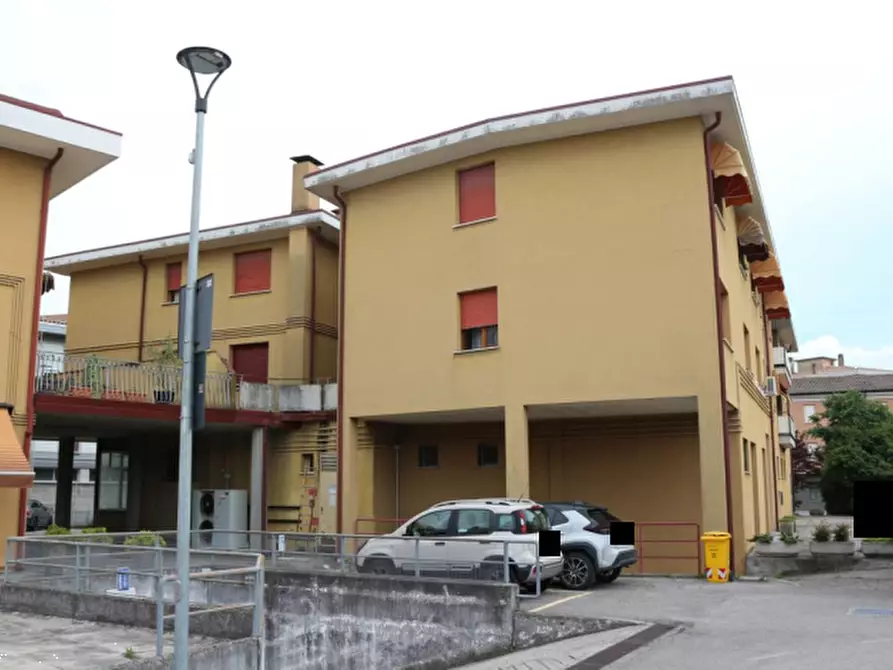 Immagine 1 di Negozio in vendita  in Via Ugo la Malfa a Susegana