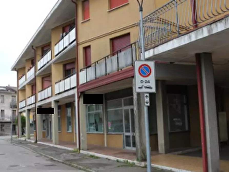 Immagine 2 di Negozio in vendita  in Via Ugo la Malfa a Susegana