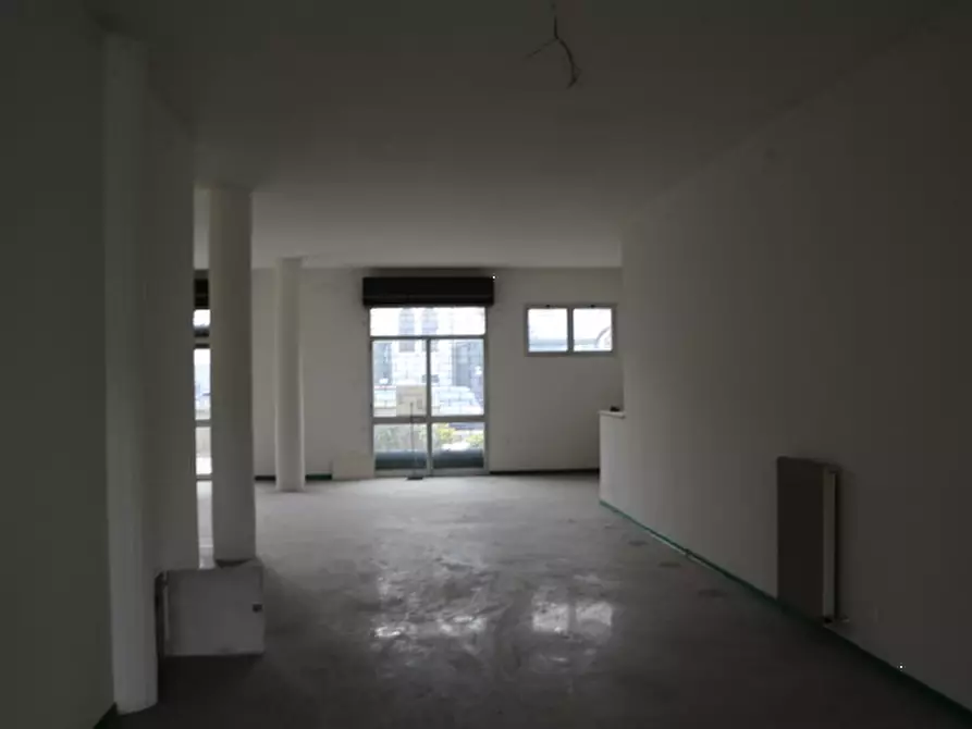 Immagine 4 di Negozio in vendita  in Via Ugo la Malfa a Susegana