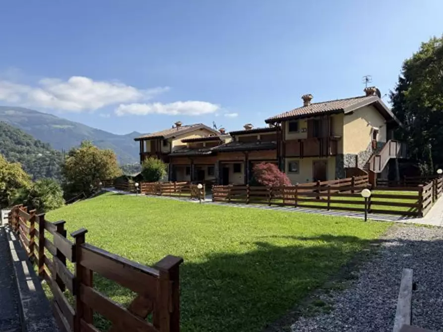 Immagine 1 di Appartamento in vendita  in Via Roccolo a Sant'omobono Imagna