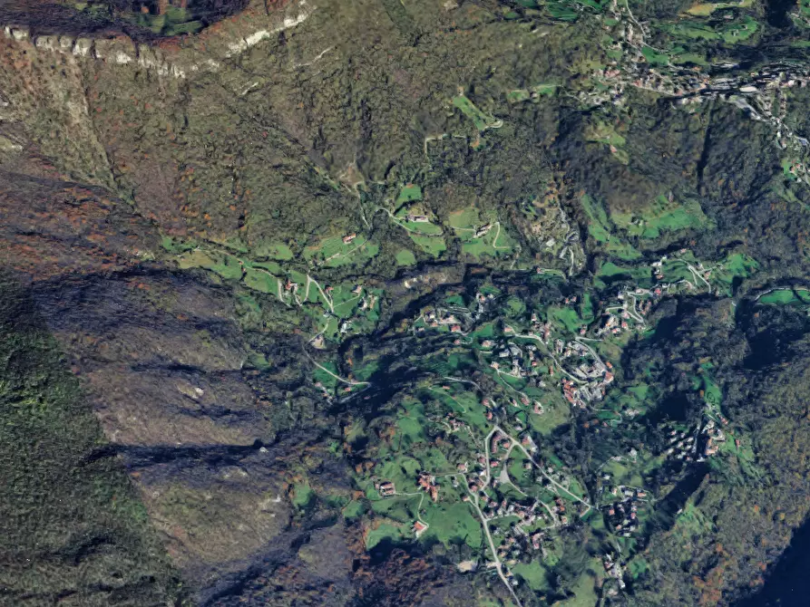 Immagine 14 di Appartamento in vendita  in Via Roccolo a Sant'omobono Imagna