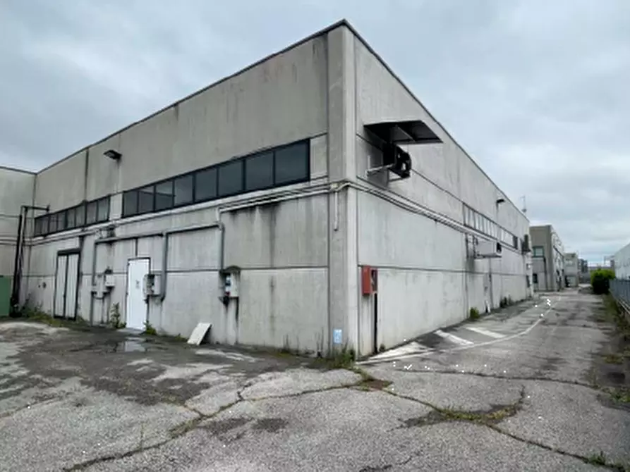 Immagine 4 di Magazzino in vendita  in Via Alessandro Volta a Veggiano