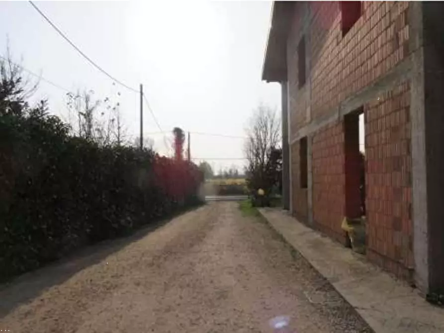 Immagine 8 di Azienda agricola in vendita  in Via Malfattini a Loreggia