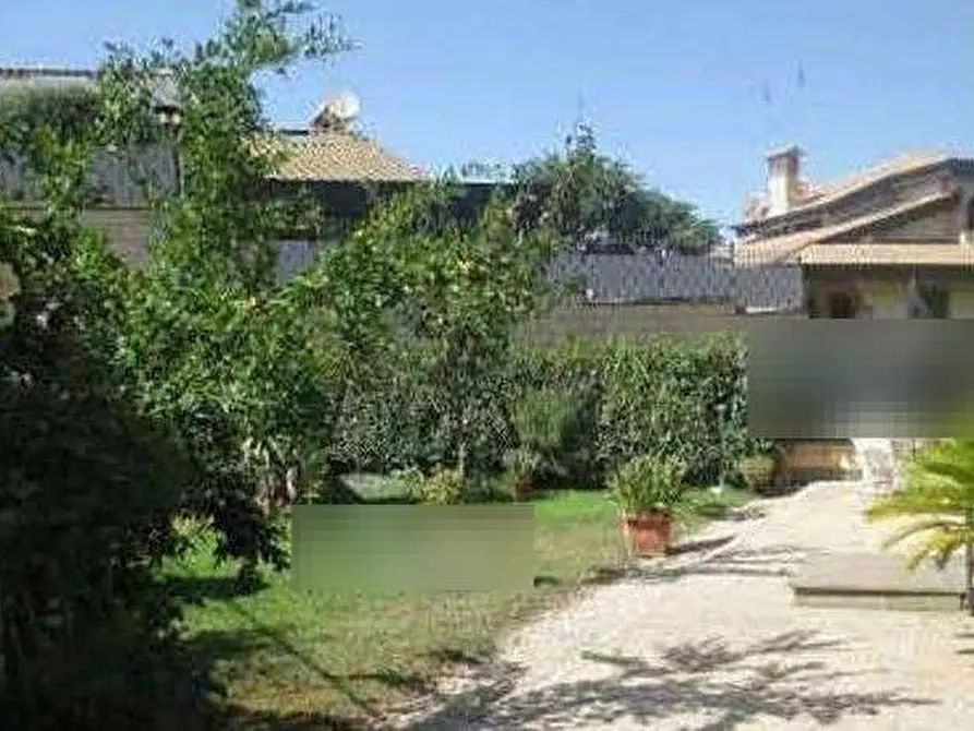 Immagine 3 di Villa in vendita  in Vicolo di S. Matteo a Roma