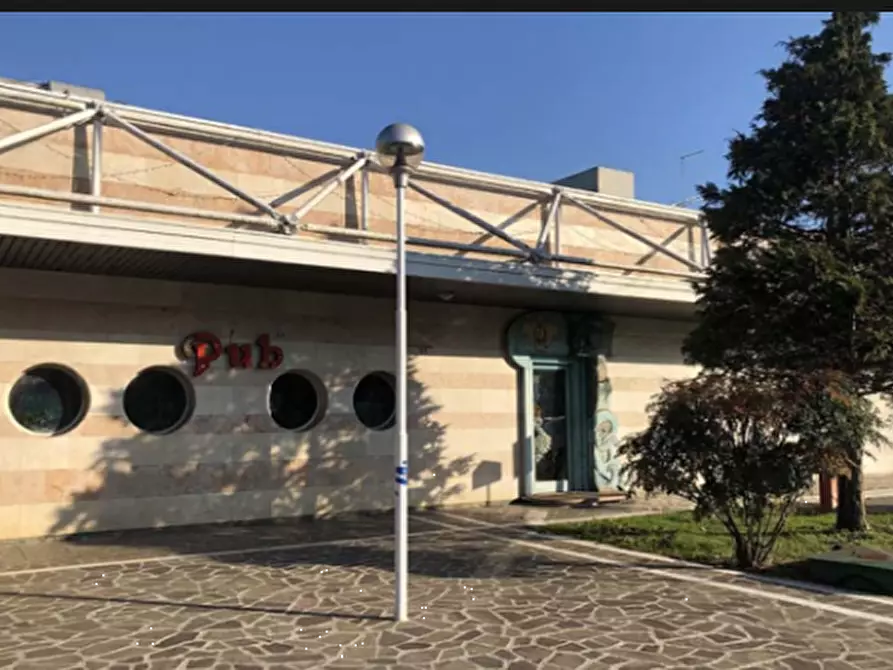 Immagine 2 di Negozio in vendita  in Piazzale M. Buonarroti a Abano Terme