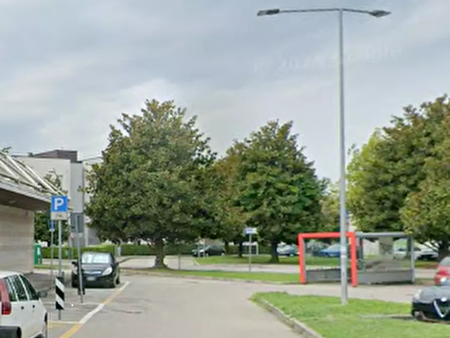 Immagine 3 di Negozio in vendita  in Piazzale M. Buonarroti a Abano Terme