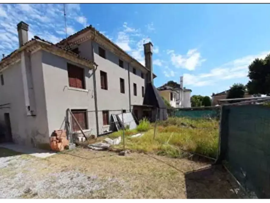 Immagine 2 di Casa indipendente in vendita  in Via Zero Branco a Mogliano Veneto