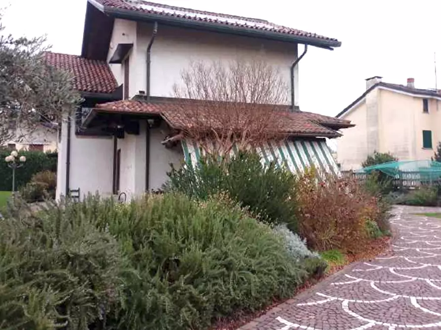 Immagine 2 di Appartamento in vendita  in Via Cascina Tamburina a Usmate Velate