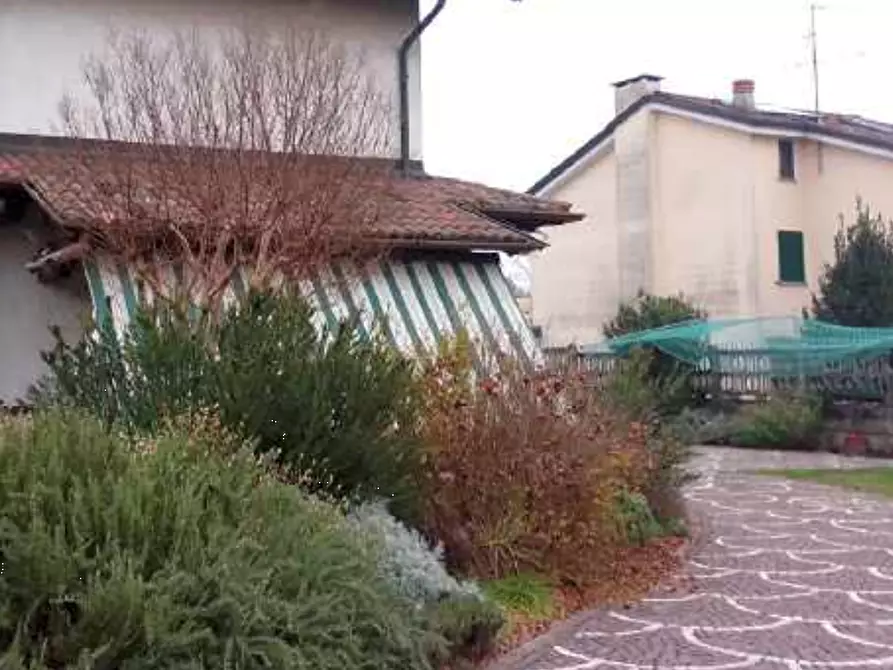 Immagine 4 di Appartamento in vendita  in Via Cascina Tamburina a Usmate Velate