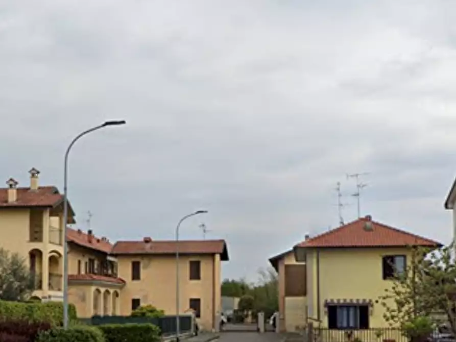 Immagine 11 di Appartamento in vendita  in Via Cascina Tamburina a Usmate Velate