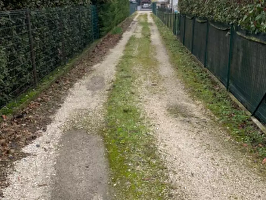 Immagine 2 di Magazzino in vendita  in Via Learco Guerra a Curtatone