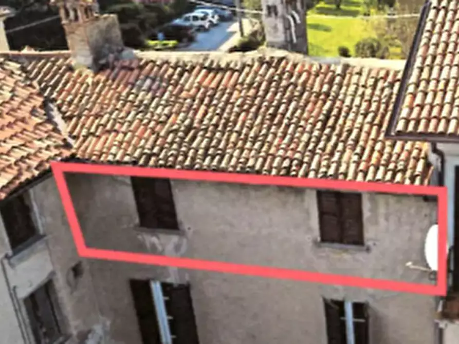 Immagine 8 di Appartamento in vendita  in Piazza Giulio Carcano a Erba