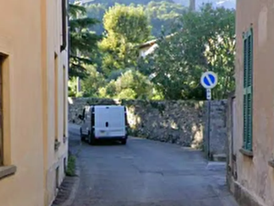 Immagine 12 di Appartamento in vendita  in Piazza Giulio Carcano a Erba