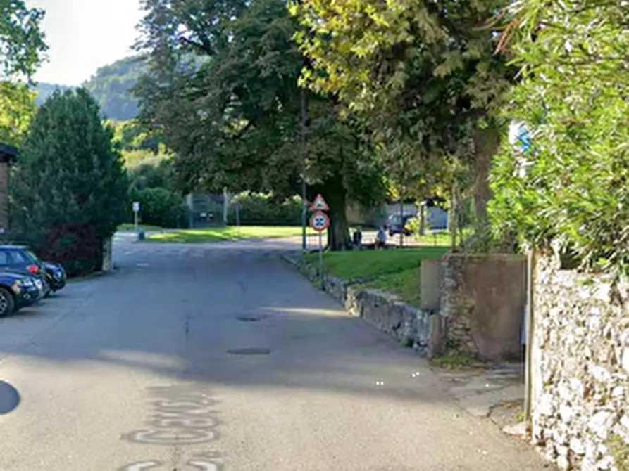 Immagine 16 di Appartamento in vendita  in Piazza Giulio Carcano a Erba