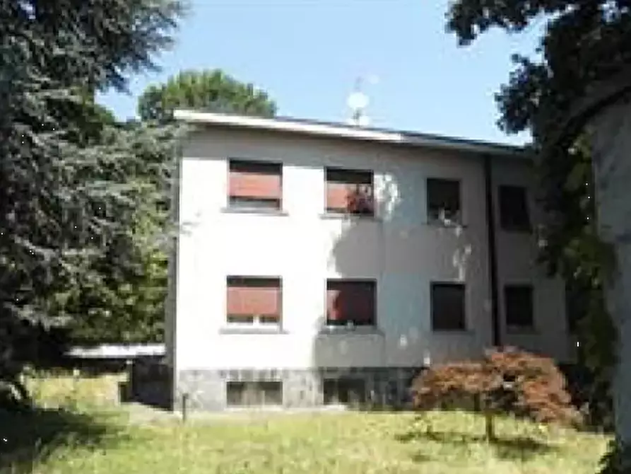 Immagine 1 di Appartamento in vendita  in Via Garibaldi  a Carugo