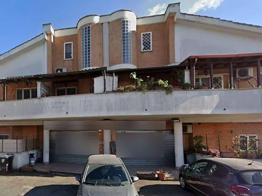 Immagine 1 di Garage in vendita  in Via della Magliana a Roma