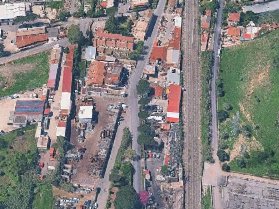 Immagine 10 di Garage in vendita  in Via della Magliana a Roma