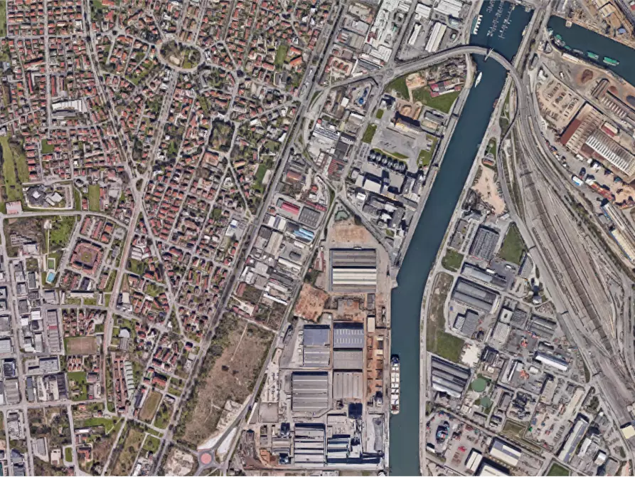 Immagine 3 di Capannone industriale in vendita  in Via dell’Elettricità a Venezia