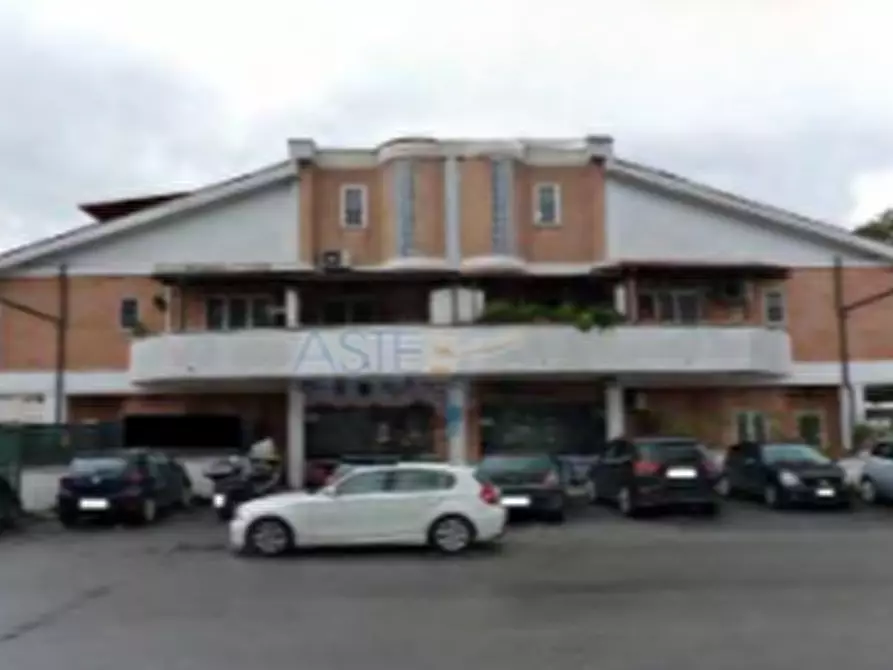 Immagine 4 di Garage in vendita  in Via della Magliana a Roma