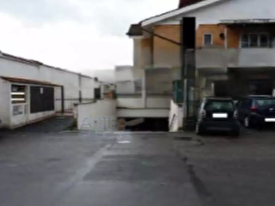 Immagine 10 di Garage in vendita  in Via della Magliana a Roma