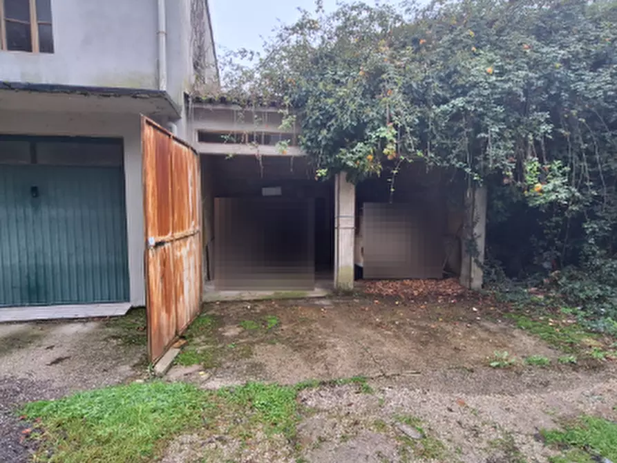 Immagine 1 di Garage in vendita  in Via Ludovico Ariosto a Migliaro