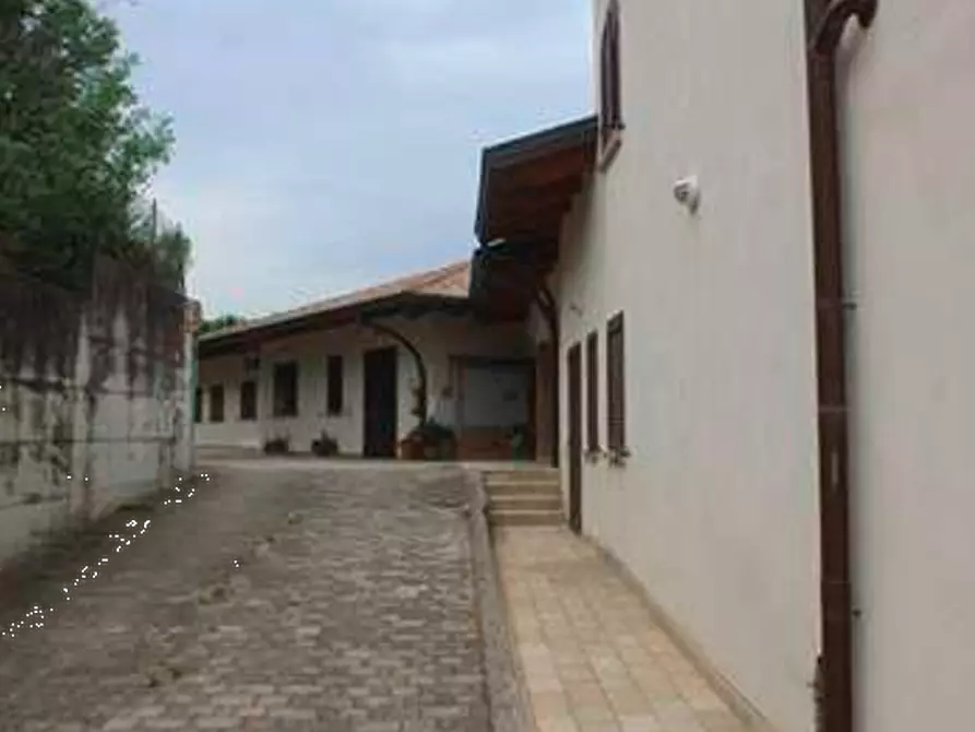 Immagine 4 di Stabile in vendita  in Via Don Minzoni a Castrocaro Terme E Terra Del Sole