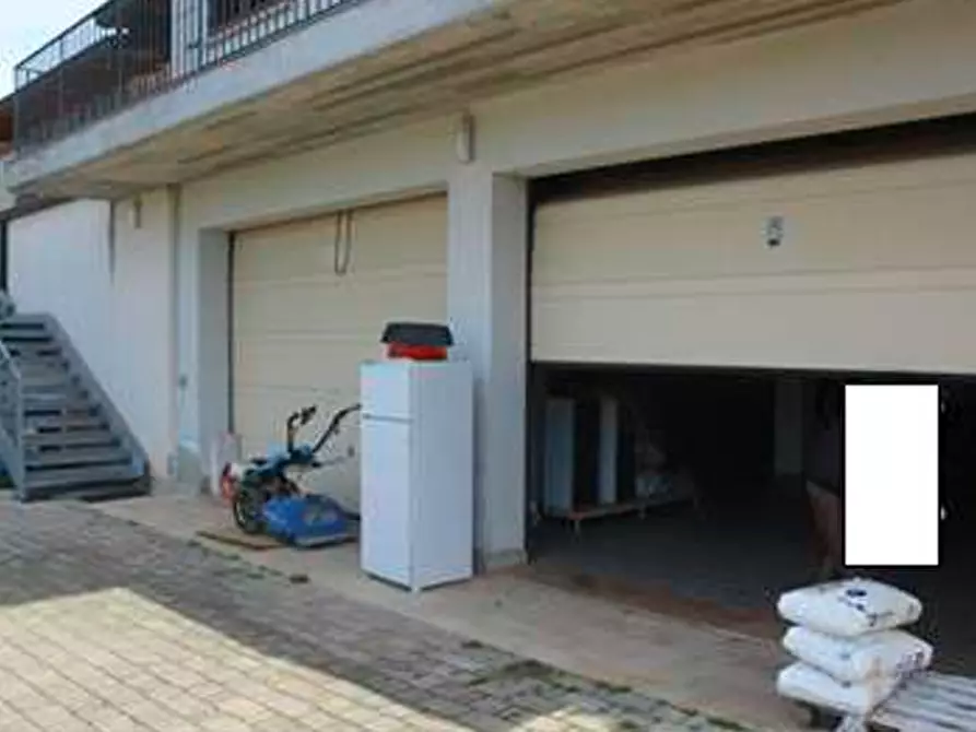 Immagine 5 di Stabile in vendita  in Via Don Minzoni a Castrocaro Terme E Terra Del Sole