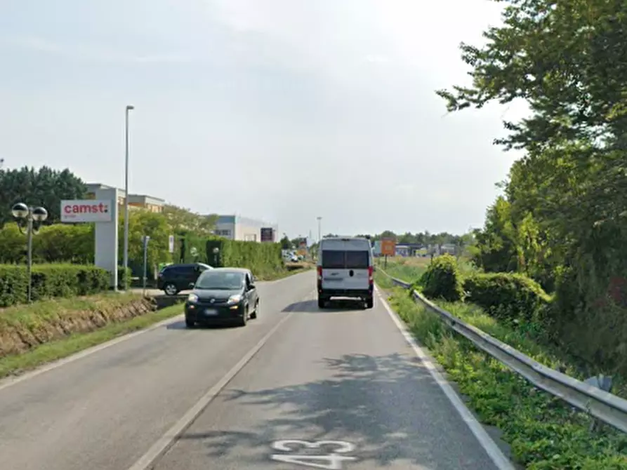 Immagine 2 di Magazzino in vendita  in Via Colorno a Parma