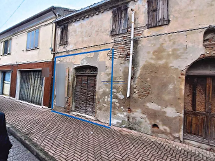 Immagine 1 di Negozio in vendita  in Via Ludovico Ariosto a Migliaro