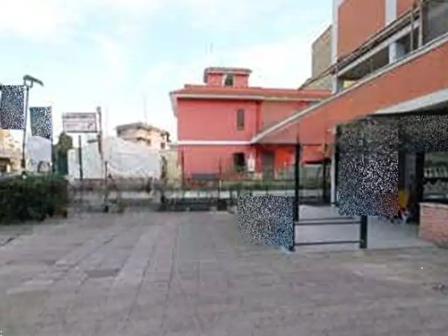 Immagine 2 di Garage in vendita  in Via della Rustica a Roma