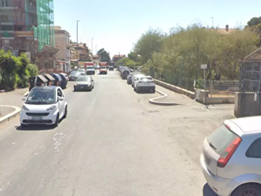 Immagine 6 di Garage in vendita  in Via della Rustica a Roma